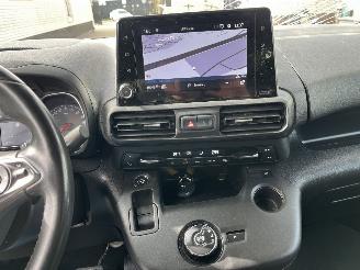 Opel Combo DIESEL - AUTOMATIC - 131,PS picture 15