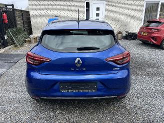 krockskadad bil auto Renault Clio Intens E-TECH HYBRIDE 2021/4