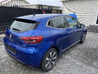 Renault Clio Intens E-TECH HYBRIDE picture 3