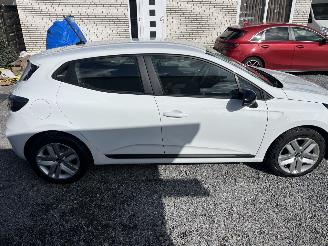 Renault Clio BENZINE - CAR DRIVE picture 4