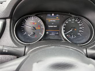Nissan Qashqai AUTOMATIC -- DIESEL picture 21