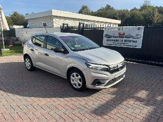 Vaurioauto  passenger cars Dacia Sandero BENZINE - KLIMA 2024/5