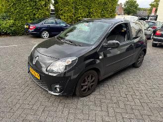 damaged passenger cars Renault Twingo 1.2-16V Dynamique Airco 2011/2