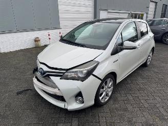 Vaurioauto  passenger cars Toyota Yaris 1.5 hybrid dynamic 2015/8