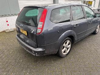 Damaged car Ford Focus 1.6-16V Futura 2007/10