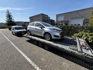 Damaged car Ford Fiesta 1.0 EcoBoost Candy Blue Edition 2016/7