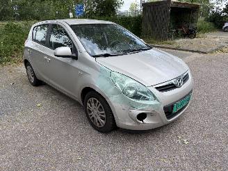 damaged passenger cars Hyundai I-20 1.2i DynamicVersion 2010/3