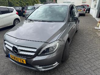 damaged passenger cars Mercedes B-klasse 180 Ambition 2014/11