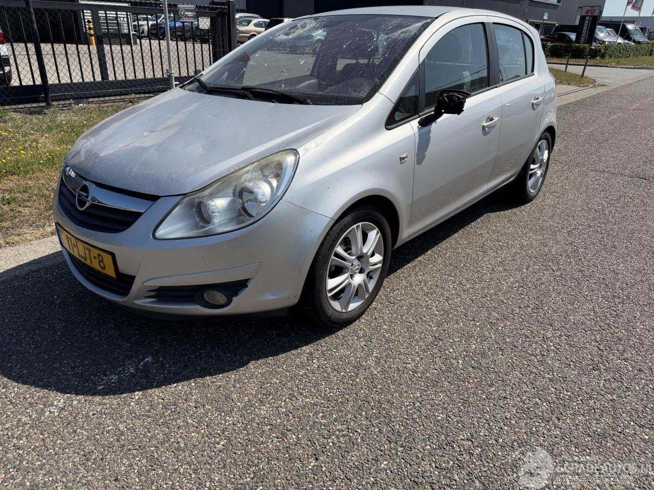 Opel Corsa 1.2 16V 111 Edition Automaat