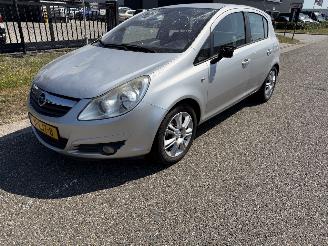 uszkodzony samochody osobowe Opel Corsa 1.2 16V 111 Edition Automaat 2010/6