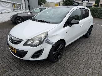 Vaurioauto  passenger cars Opel Corsa 1.4 Cosmo 2013/3