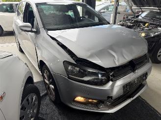 krockskadad bil auto Volkswagen Polo 1.0 comfortline 2015/9