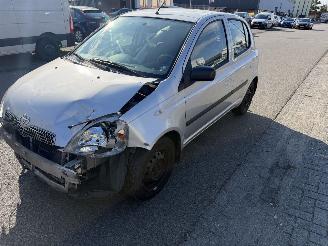 Unfallwagen Toyota Yaris 1.3-16V VVT-i Sol AIRCO 2000/3