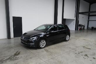 uszkodzony samochody osobowe Volkswagen Golf COMFORTLINE 2018/4