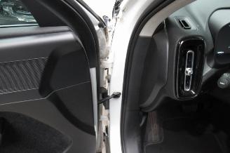 Volvo XC40 MOMENTUM picture 20