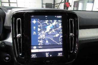 Volvo XC40 MOMENTUM picture 35