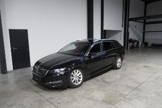 Schadeauto Skoda Superb STYLE 2019/10