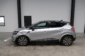 Renault Captur INITIALE picture 2