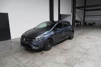damaged passenger cars Renault Clio INTENS 2019/7