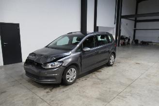 damaged passenger cars Volkswagen Touran TRENDLINE 2019/4