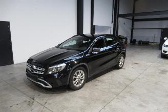 Coche accidentado Mercedes GLA SEDAN 2019/4
