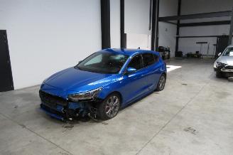 krockskadad bil auto Ford Focus ST-LINE 2022/3