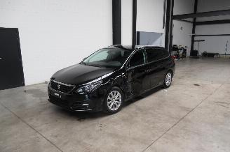krockskadad bil auto Peugeot 308 SW 2020/5