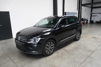 uszkodzony samochody osobowe Volkswagen Tiguan COMFORTLINE 2019/5