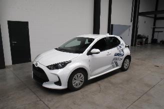 uszkodzony samochody osobowe Toyota Yaris HYBRID 2024/3