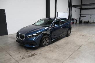 Schadeauto BMW 1-serie ADVANTAGE 2023/3
