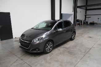 krockskadad bil auto Peugeot 208 ALLURE PACK 2018/10
