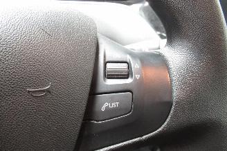 Peugeot 208 SEDAN picture 17