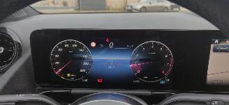 Mercedes GLA 180 Automaat*LED*Trekhaak*Digitaal display*Comfort stoelen*Parkeerpaket met camera*Navigatie*Apple Carplay*MBUX* picture 19