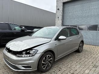 Vaurioauto  passenger cars Volkswagen Golf VW GOLF 7 1.6TDI DSG 2020 2020/2