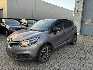 damaged passenger cars Renault Captur RENAULT CAPTUR 1.5D 2017 2017/1