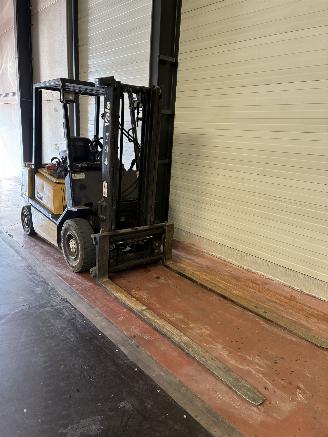 Schadeauto AC Lacetti YALE 2.5T DIESEL GDP25RF 1996/1