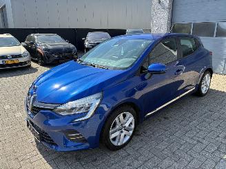 damaged passenger cars Renault Clio RENAULT CLIO 1.5D 2022 2022/6