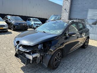 Damaged car Renault Clio RENAULT CLIO 1.5D 2016 2016/2