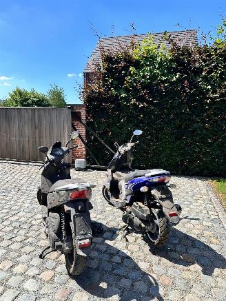 Sym  2 X SCOOTER 125 GEEN SLEUTEL GEEN DOCUMENT picture 7