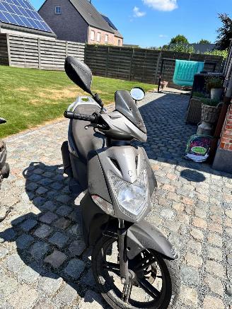 Sym  2 X SCOOTER 125 GEEN SLEUTEL GEEN DOCUMENT picture 3