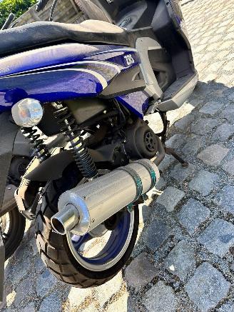 Sym  2 X SCOOTER 125 GEEN SLEUTEL GEEN DOCUMENT picture 12