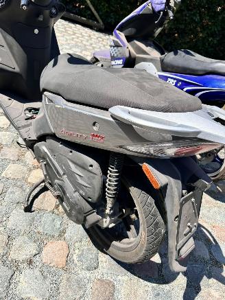 Sym  2 X SCOOTER 125 GEEN SLEUTEL GEEN DOCUMENT picture 8