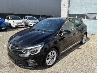 Damaged car Renault Clio RENAULT CLIO 1.5D 2022 2022/1
