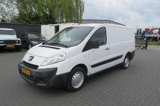 Vaurioauto  commercial vehicles Peugeot Expert 229 2.0 HDI L2H1 2008/9
