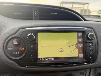 Toyota Yaris 1.5 Hybrid Dynamic Bi-Tone picture 17