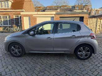 Peugeot 208 1.6 e-HDi Allure  NAP picture 8
