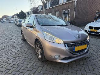 Peugeot 208 1.6 e-HDi Allure  NAP picture 5
