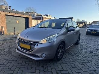 Peugeot 208 1.6 e-HDi Allure  NAP picture 2