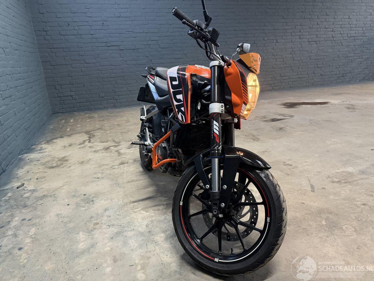 KTM 125 Duke KTM Tour 125 Duke