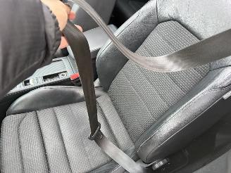 Volkswagen Golf 2.0 TDI AUTOMAAT 150 PK PANO picture 28